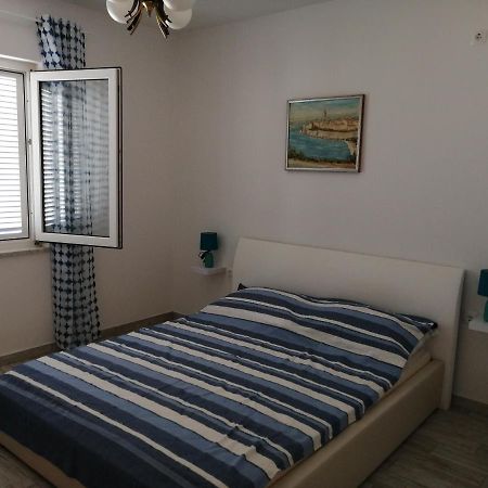 Apartmani Nevera Krk Town Luaran gambar